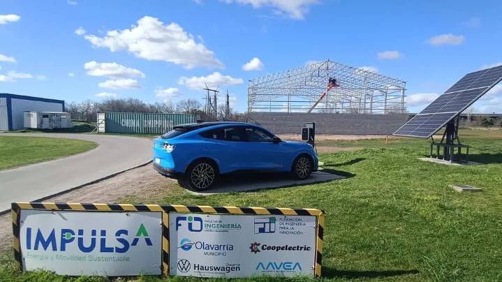 De Buenos Aires a Bahía Blanca: La odisea de viajar en un auto eléctrico con un «respiro» en Olavarría