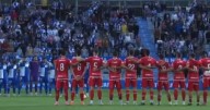 Polémica en el minuto de silencio del Sabadell-Nástic: alguien insulta a España y las aficiones se encaran
