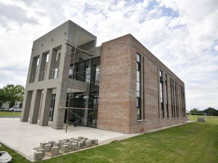 Kicillof recorrió avances de obras de viviendas en Carlos Tejedor