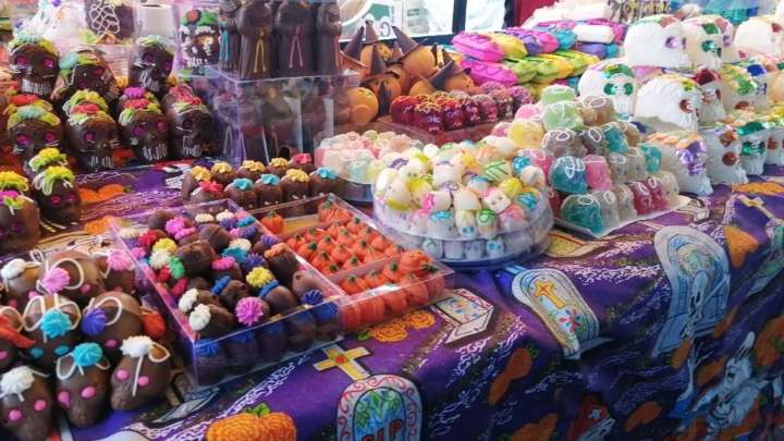 FLORES, DULCES Y TRADICIÓN A LA VISTA