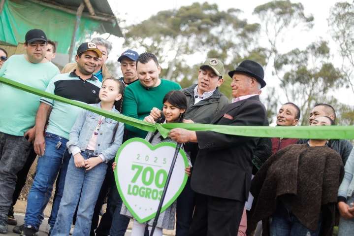 Gobierno de Boyacá inaugura moderno tramo vial en Úmbita para fortalecer el desarrollo rural.