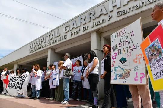 El Gobierno promulgó las leyes de financiamiento universitario y pediátrico, pero suspendió su aplicación