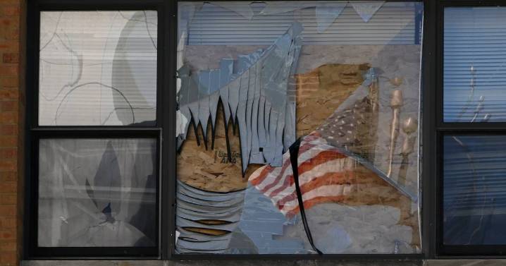 In Chicago, an immense show of force signals a sharp escalation in White House immigration crackdown