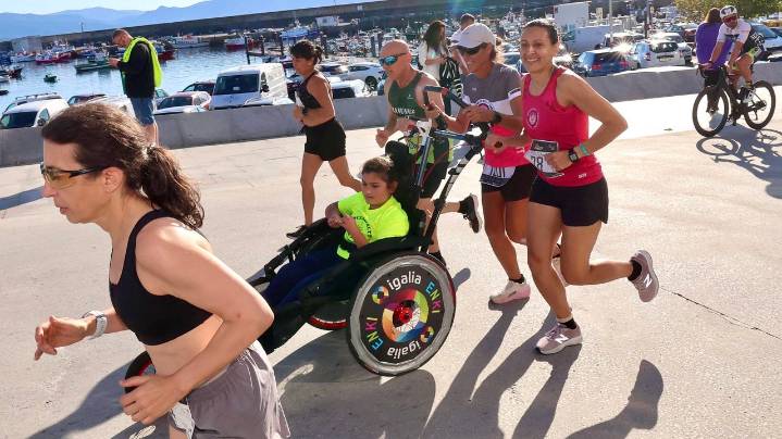 Fisterra despidió con emoción y velocidad el Correndo pola Costa da Morte