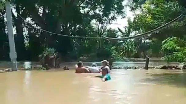 Rescatan a abuelito durante inundación en San Luis Potosí
