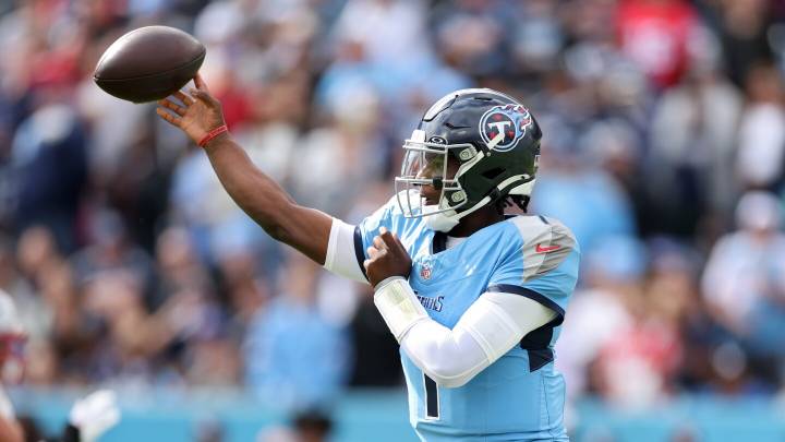 Titans out to 10-3 lead in first quarter