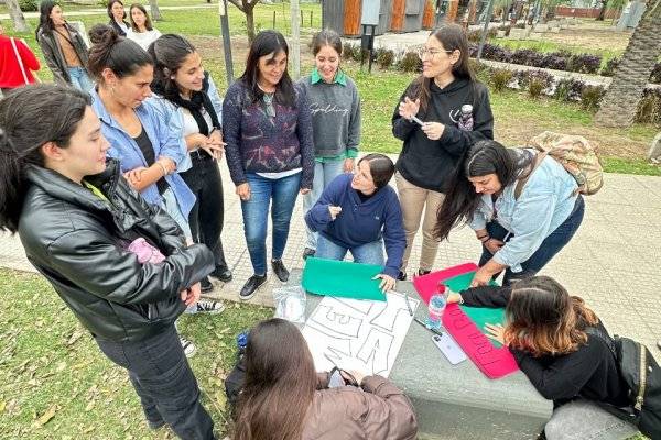 BUENA ACCIÓN! Estudiantes y docentes del NEA salen a promocionar la salud mental