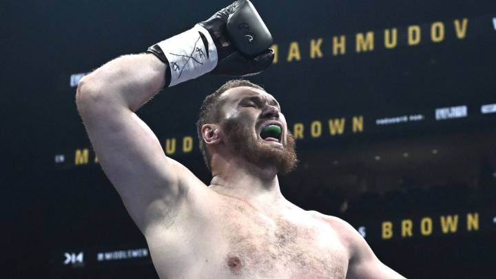 Arslanbek Makhmudov waiting for Anthony Joshua's 'answer' about fight after exchanging social media messages