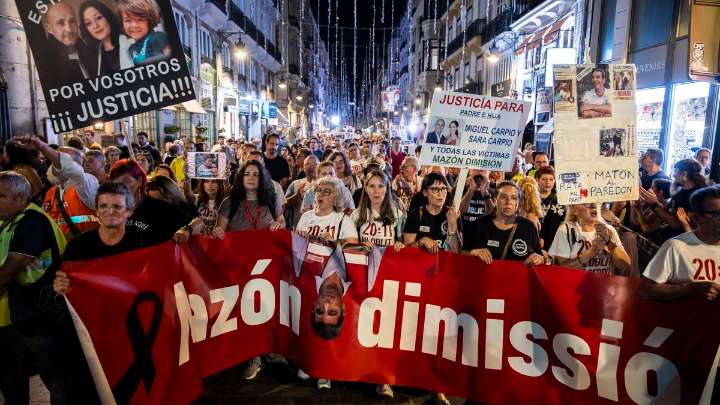Las víctimas de la dana se preguntan "cuántas personas murieron" en el "paseo" de Mazón al Palau