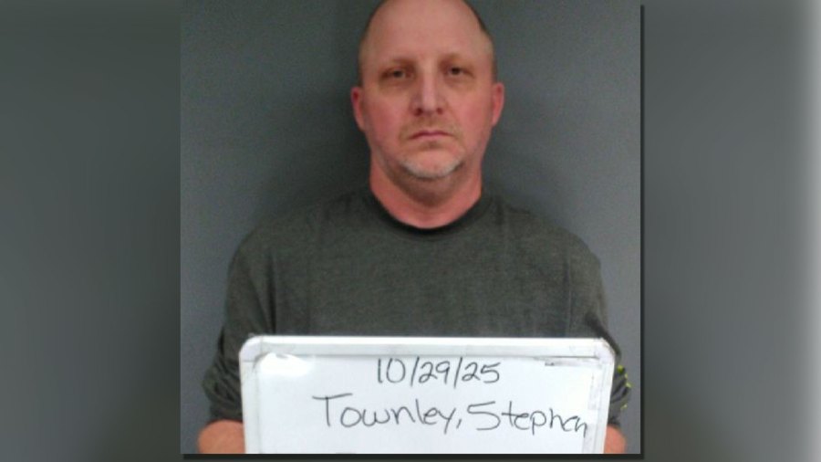 Mansfield police officer facing charges for stealing, pawning department guns