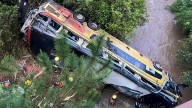 Bus cayó a un arroyo en Argentina: Al menos dos muertos y varios heridos