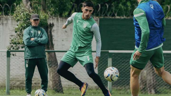 Banfield levantó el paro por deuda salarial: el equipo volvió a entrenar pensando en Lanús