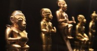 Urtasun muestra su confusión ideológica con el Tesoro Quimbaya y monta un paripé en el Museo de América