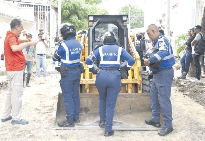 Alcaldía retiró maquinaria de la Gobernación en La Paz