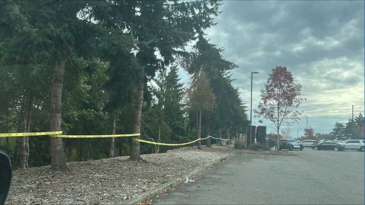 Man found dead with gunshot wounds in Tacoma, suspect at large