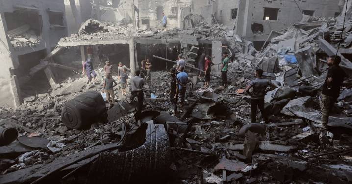 Gaza war: Palestinian militants hand over coffins with hostages