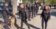 El sentido homenaje de la Policía Nacional a al padre de Carvajal tras 39 años de servicio