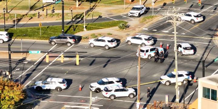 ‘He had his gun right here’: Man says he locked eyes with west Charlotte murder, kidnapping suspect