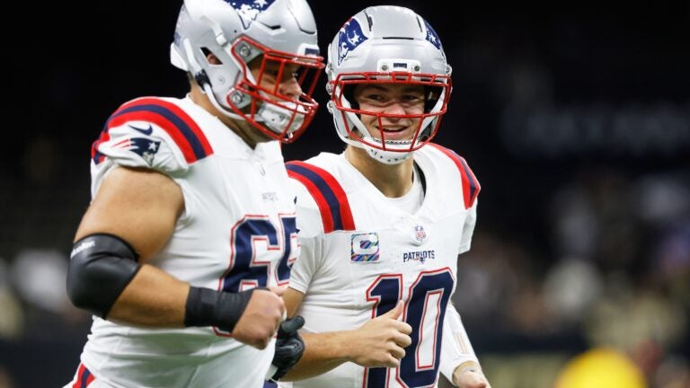 Live updates: Patriots battle Saints in New Orleans
