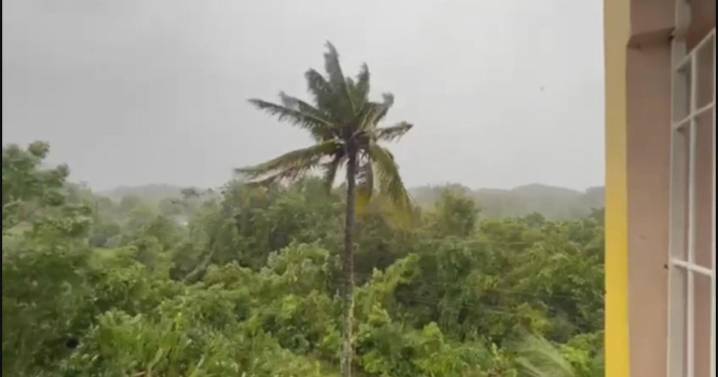 Pennsylvania woman cut off from family in Jamaica after Hurricane Melissa: "I'm just praying for everybody"