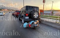 Derrape de motoneta por fuga de aceite provoca accidente en bulevar Emilio Arizpe de la Maza