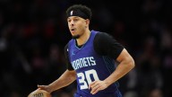 Report: Seth Curry joins brother Steph on Warriors