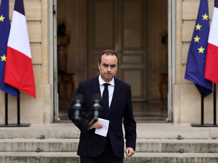 Renunció el primer ministro de Francia tras las críticas por el nombramiento de su Gobierno