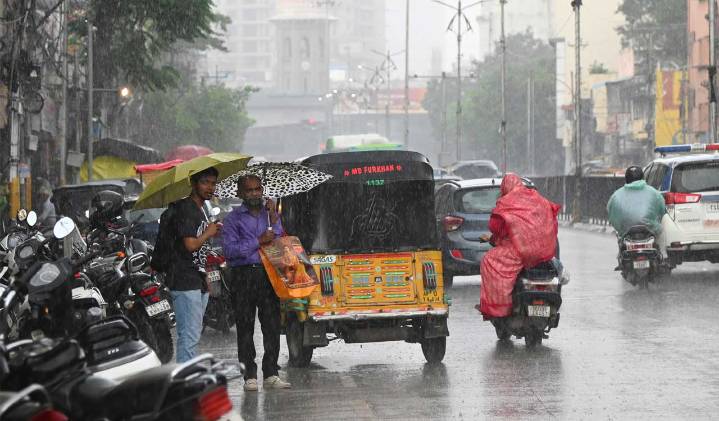 Hyderabad sees erratic, localized rainfall with thunderstorms likely amid high humidity