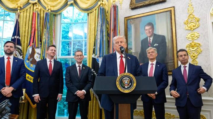 Pfizer agrees to lower prescription drug costs for Medicaid in a deal with Trump