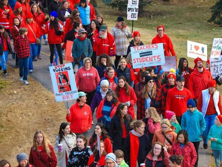 'Reputational challenges': New poll shows public support for Smith, UCP has dipped amid teachers' strike
