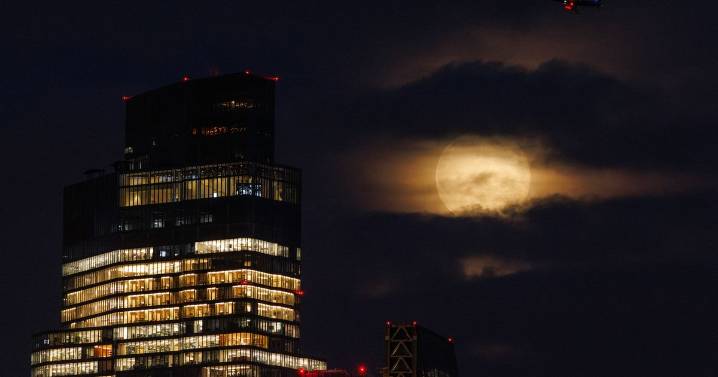Stunning pictures show Harvest Moon on Tuesday night over London