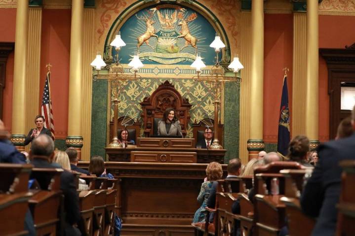 State lawmakers push final budget to governor’s desk