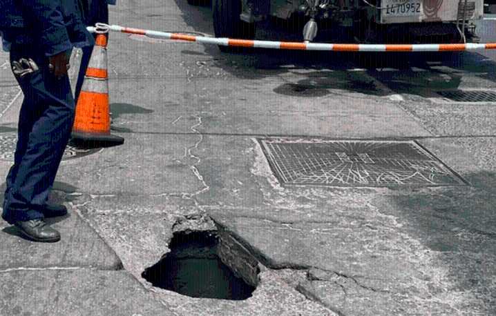 Sinkhole Shuts Down Venice Boulevard After Water Main Break