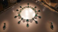 Robo en el museo del Louvre: joyas con esmeraldas boyacenses entre las piezas sustraídas