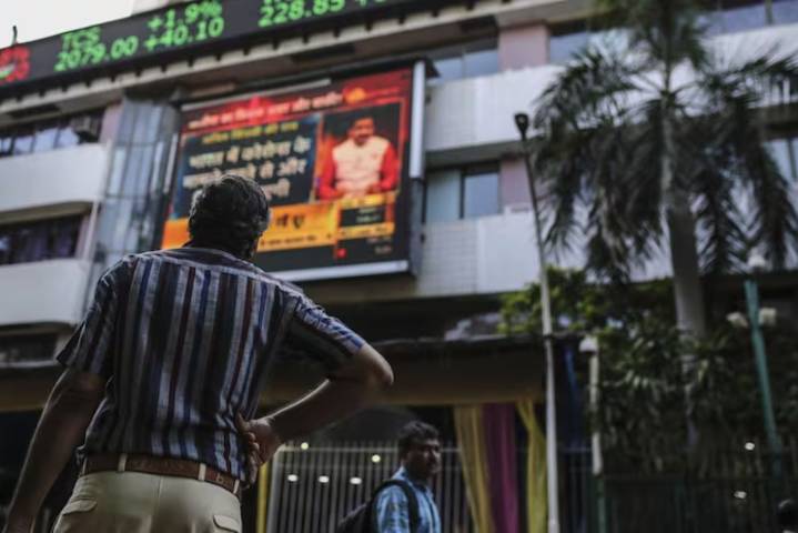 BSE Ltd and 2 Other Stocks with Bearish MACD Crossover to Keep on Your Radar