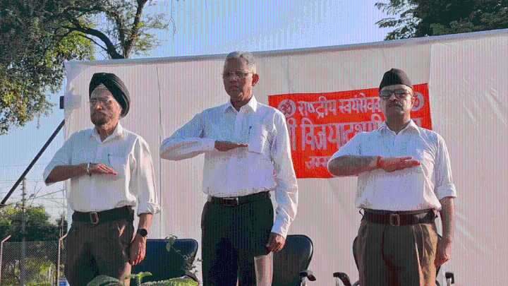 राष्ट्रीय स्वयंसेवक संघ ने जम्मू विश्वविद्यालय में विजयादशमी उत्सव, पथसंचलन के साथ 100 वर्ष पूरे होने का जश्न मनाया