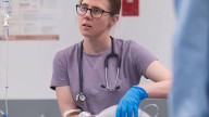 La actriz que interpreta a tu médico favorito en 'The Pitt' es hija de una leyenda de la televisión