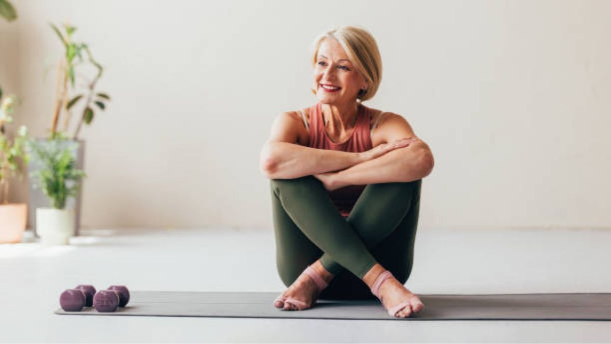 Cuál es el mejor ejercicio de yoga para estirar la columna y aliviar el dolor de espalda