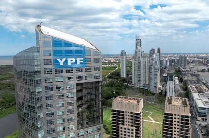Juicio por YPF: Burford le recomendó a la Argentina que negocie para evitar pagar US$16.000 millones
