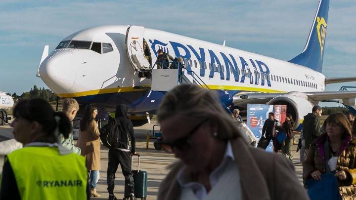 El PP pide a Barbón "hechos y no excusas" para defender la conectividad del aeropuerto de Asturias tras la fuga de Ryanair