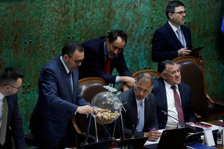 Cámara escoge a diputados que revisarán acusación constitucional contra juez Ulloa: son de mayoría opositora