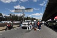 Transportistas bloquean más de ocho horas Periférico Norte en Naucalpan