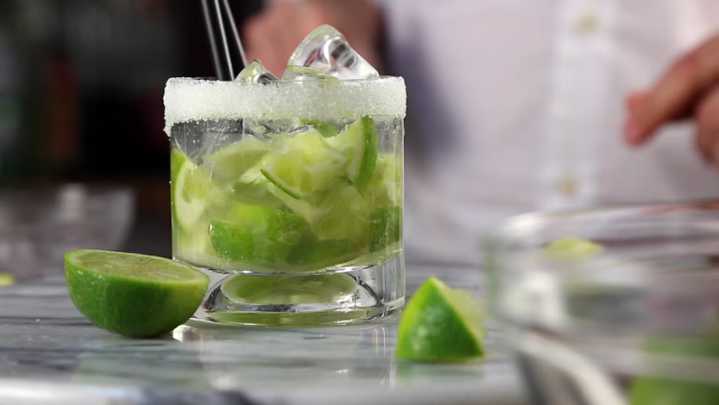 Caipirinha y otras bebidas alcohólicas adulteradas en Brasil: hay dos muertes y 200 casos bajo investigación