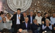 Kicillof, de campaña en La Plata: tildó al anuncio de Milei sobre el swap con Estados Unidos como un "fracaso"