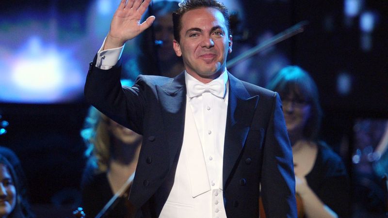Cristian Castro no solo es cantante también anota goles
