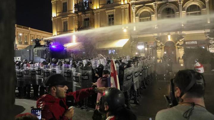 Georgia protesters clash near presidential palace