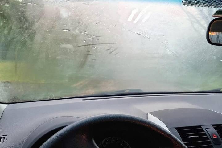 ¿Por qué se empañan los vidrios del auto?... Cómo desempañarlos sin usar el aire acondicionado
