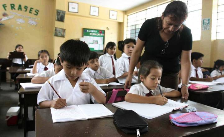 ¿Se suspenden las clases en colegios el martes 7 por el feriado del Combate de Angamos? Esto indica el Minedu