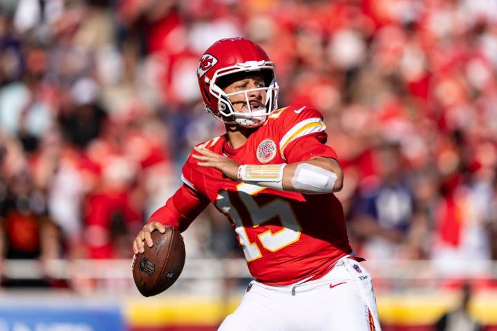 Lions vs. Buccaneers, Chiefs vs. Raiders predictions: NFL Week 7 odds, picks