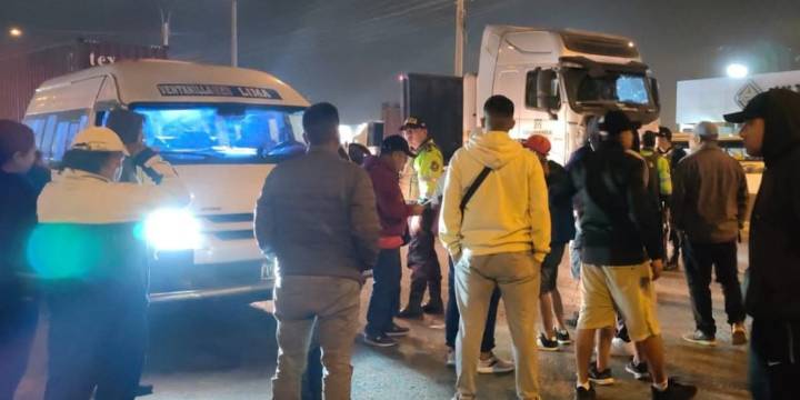 Transportistas bloquean la avenida Gambetta por asesinato de chofer en pleno estado de emergencia